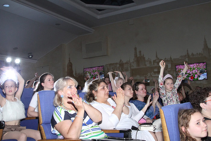Большой благотворительный праздник «Взлётной полосы» в Общественной палате РФ – «Главное на свете – это наши дети»